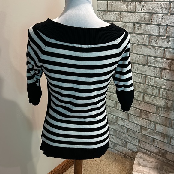 Sweater - Picture 3 of 8